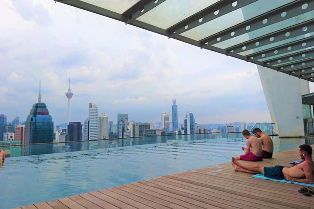 Klcc Regalia Suites Infinity Pool Kuala Lumpur Exterior foto